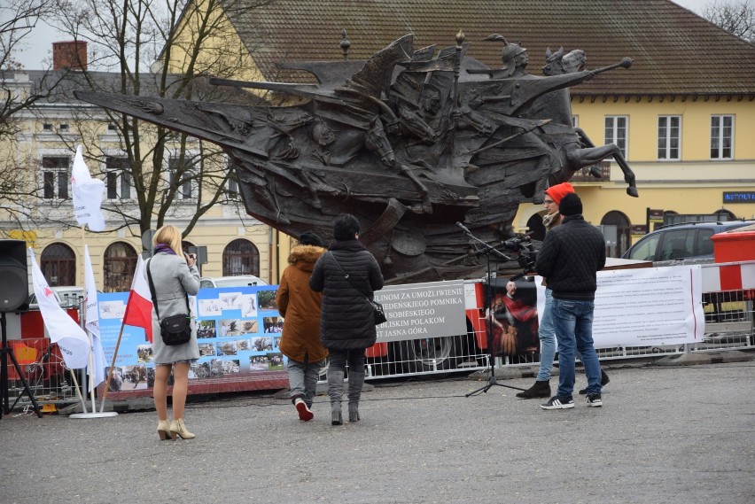 Powitanie pomnika Jana III Sobieskiego w Częstochowie [ZDJĘCIA] Pod Jasną Górą monument pozostanie do początku 2020 roku