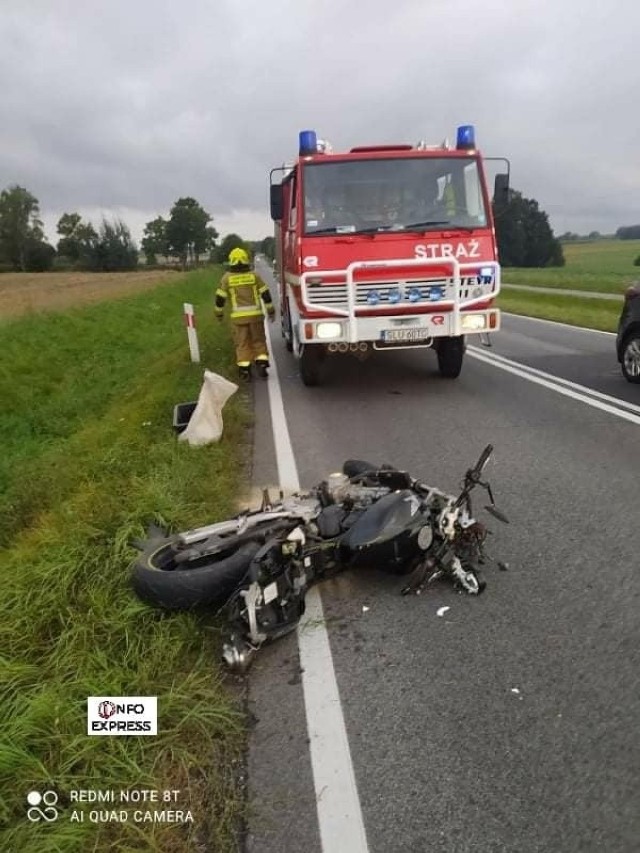 Wypadek pod Pawonkowem. Motocyklista wjechał do rowu