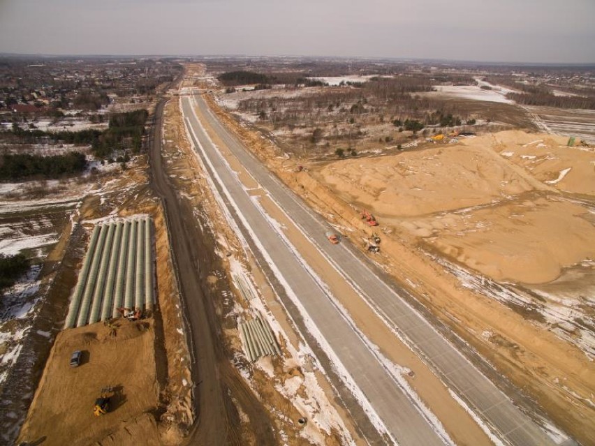 Budowa autostrady A1 z lotu ptaka. Marzec 2018 [ZDJĘCIA LOTNICZE]