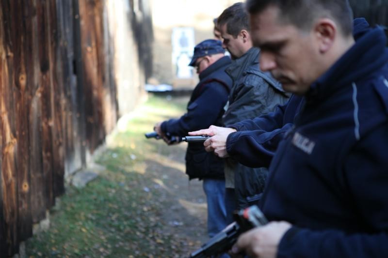 Policja w Poznaniu: Policjanci szkolą się na strzelnicy