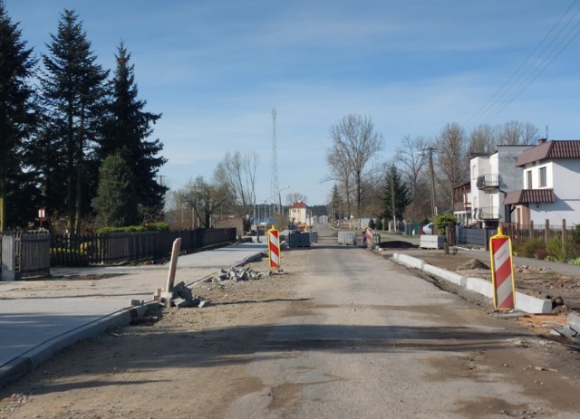 Trwa przebudowa drogi powiatowej w Kłodzie w gminie Rydzyna. W związku z remontem droga jest okresowo zamykana.