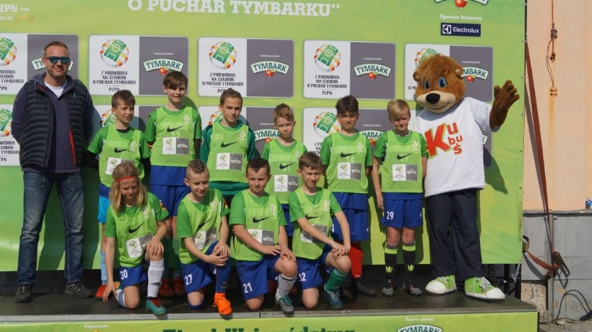 Piłkarze Szkoły Podstawowej nr 12 w wojewódzkim finale o Puchar Tymbarku (FOTO)