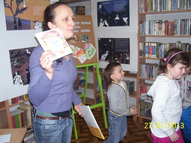 Biblioteka: 6-latki z przedszkola Ekologicznego na spotkaniu z ilustratorką Katarzyną Drelich