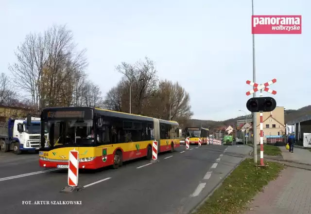 Wprowadzono zmianę organizacji ruchu na fragmencie drogi krajowej nr 35 w Wałbrzychu, w związku z realizowaną inwestycją kolejową