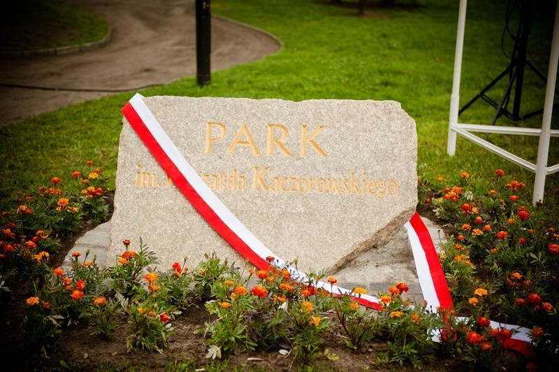 Gniezno: Park im. Prezydenta Ryszarda Kaczorowskiego. Uroczystości z udziałem jego żony Karoliny