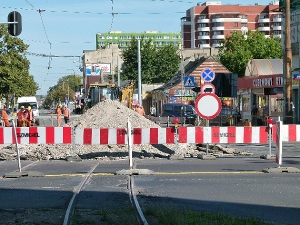 Skrzyżowanie Rzgowska - Paderewskiego/Broniewskiego w remoncie, samochody  stoją w korkach | Łódź Nasze Miasto