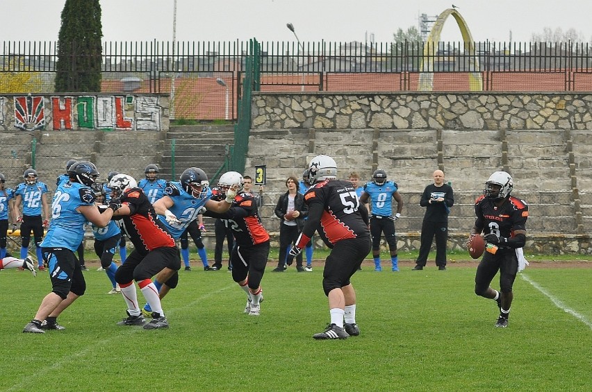 Zdjęcia z meczu Zagłębia Steelers z Panthers Wrocław.