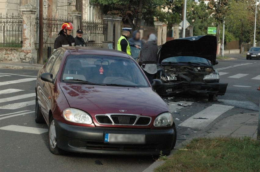 Zderzenie dwóch aut na ulicy Staszica [Zdjęcia]