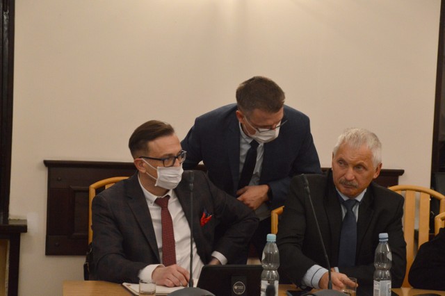 Marek Milewski (pierwszy z prawej) odszedł z Klubu Radnych Wspólnota Samorządowa. Na zdjęciu także Witold Zajst i Tomasz Śmietana