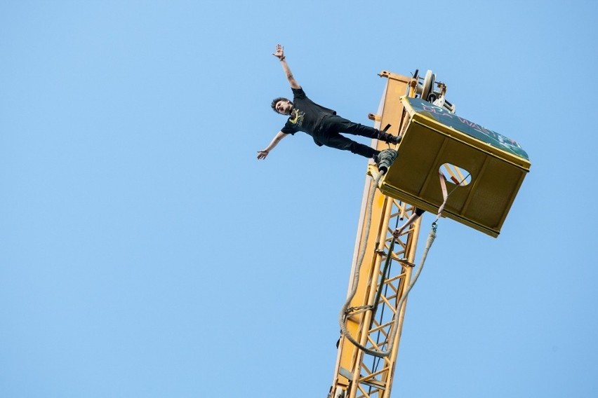Olsztynscy studenci pokochali skoki na bungee – główną...