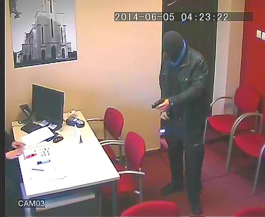 Policja w Wodzisławiu: poszukiwany sprawca napadu na bank.