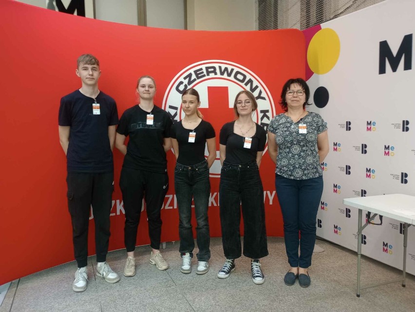 Reprezentacja I LO w Radomsku na Ogólnopolskich Mistrzostwach Pierwszej Pomocy PCK 