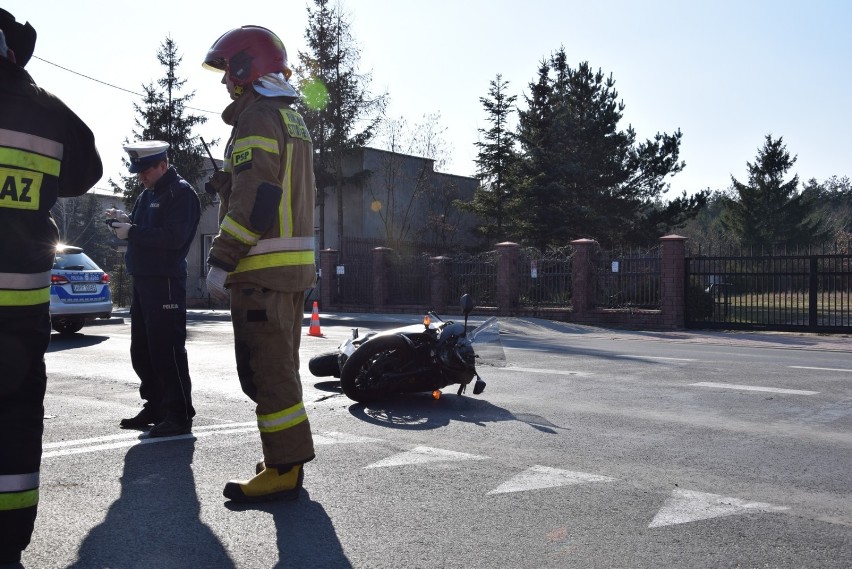 Wypadek motocyklisty na ulicy Kozietulskiego w Skierniewicach [ZDJĘCIA]