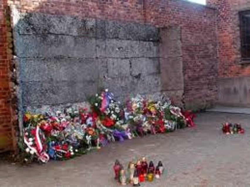 Kawalerzyści z Libiąża uczcili pamięć ofiar egzekucji w KL Auschwitz
