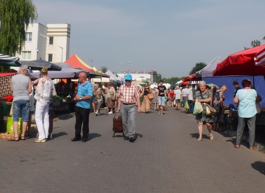 Czwartek 30 czerwca na targowisku Korej w Radomiu. Wiele osób na zakupach. O co klienci pytali najczęściej? Zobacz zdjęcia