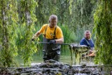 "Malediwy" w Krakowie wymagają czyszczenia. Akcja usuwania glonów i śmieci