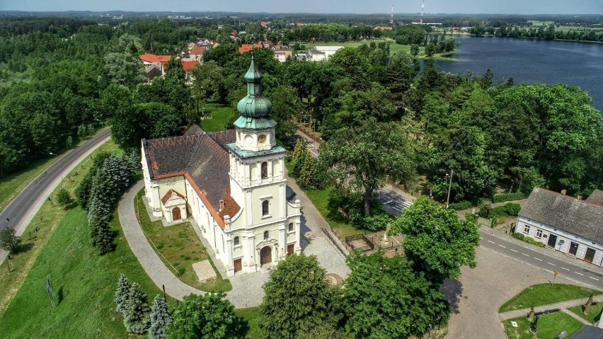 Mieszkańcy Pszczewa wnioskujący o nadanie wsi praw...