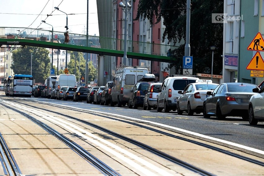 Pierwszy dzień zmian na Wyszyńskiego i korki nawet w weekend. Kierowcy (w większości) wściekli