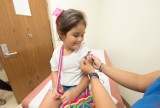 Coraz więcej niezaszczepionych dzieci. Eksperci biją na alarm