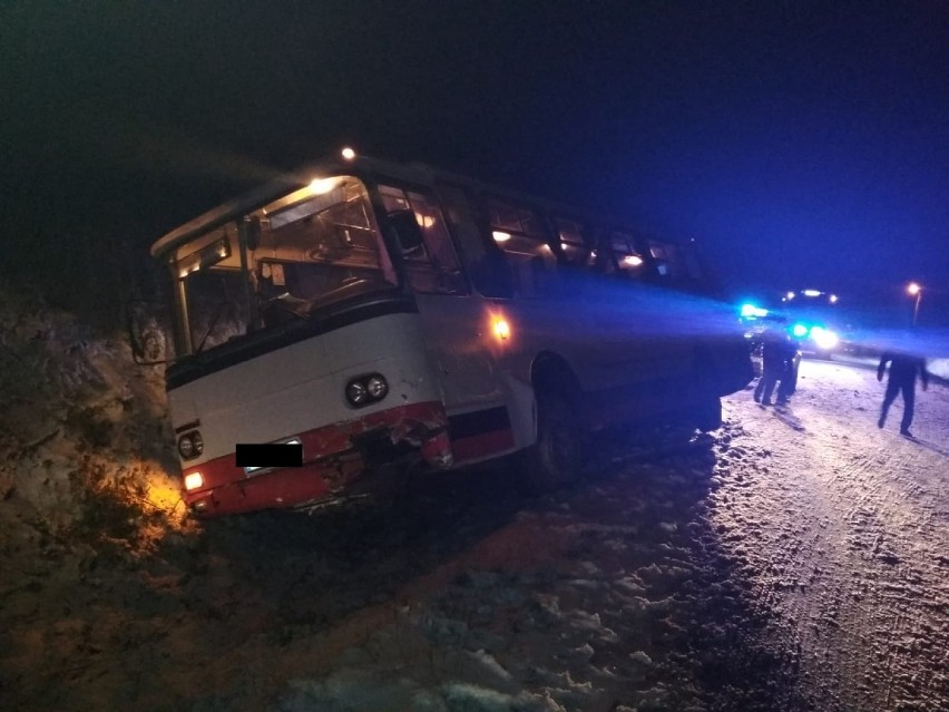 Wypadek autobusu i samochodu osobowego pod Rypinem [zdjęcia]