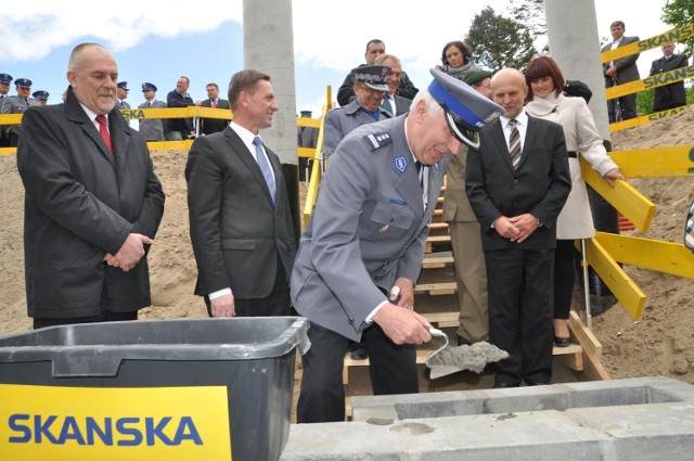 Maj 2012, wmurowanie kamienia węgielnego pod budowę nowej komendy policji w Szczecinku przy ulicy Polnej