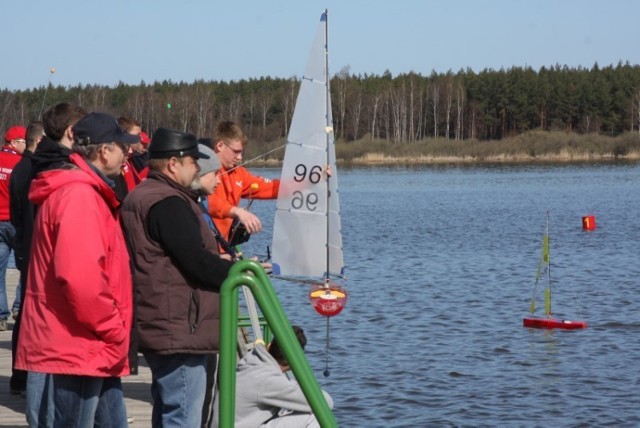 W  Łącku na Jeziorze Wicko startują 23 Regaty Jachtów Sterowanych Radiem. 

Rywalizacja w  sobotę - 20 czerwca w godz. 10-18. W niedzielę - 21 czerwca  w  godz.: 9 - 13. Zaprasza UKS Czarni Pieszcz. Jego barwy będzie reprezentować 6 zawodników.