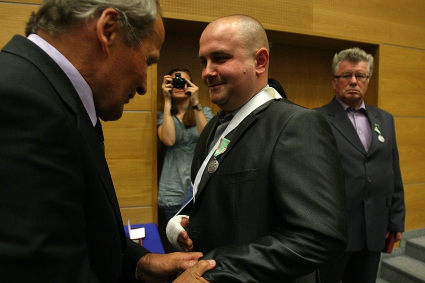 Bohaterowie z Dąbrowy Górniczej dostali medale [WIDEO+FOTO]