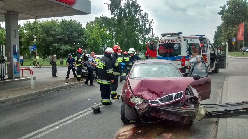 KOŹMIN: Zderzenie dwóch pojazdów na drodze krajowej nr 15. Wyglądało to bardzo groźnie [ZDJĘCIA]