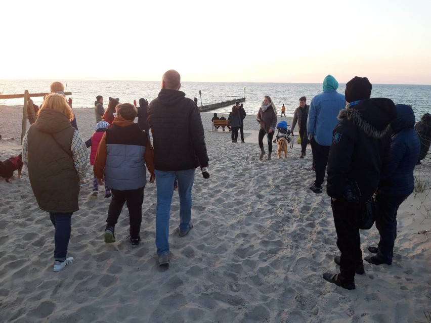 Kołobrzeg: pierwszy zachód słońca w majówkowy weekend. Wszyscy robili zdjęcia