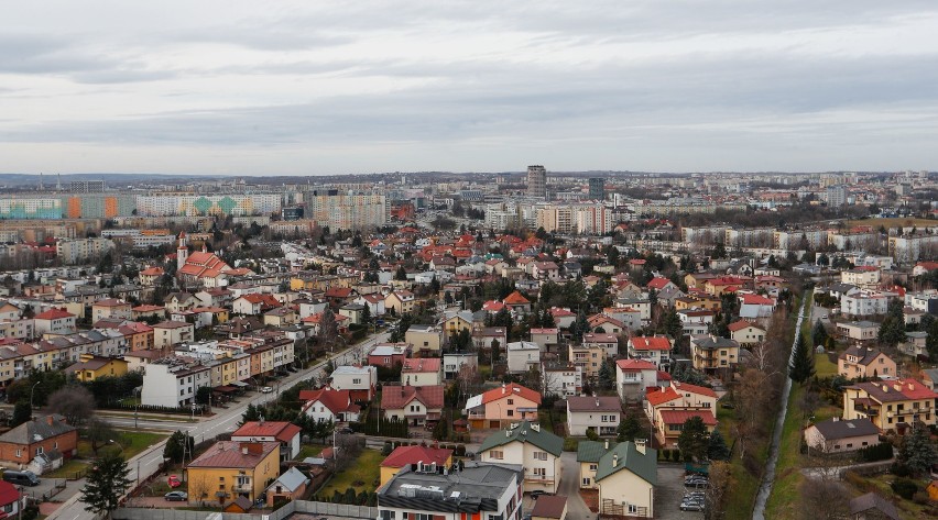 ST55. Z lewej widoczne bloki Nowego Miasta, w centralnym...