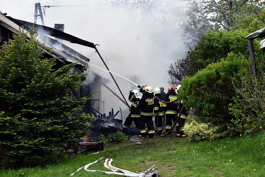 Pożar strawił poddasze drewnianego domu w Bieśniku