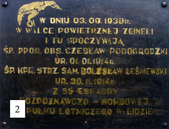 Tablica ze starego grobu z nazwiskami - ppor. obs. Czesław Podogrodzki i kpr. strz. sam. Bolesław Leśniewsk