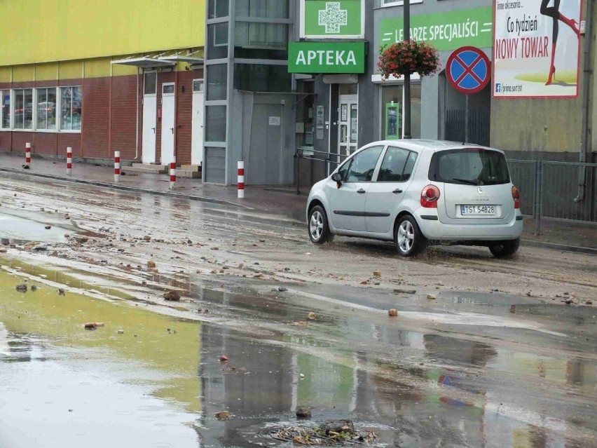 Nawałnica w Starachowicach zalała ulice, uwięziła ludzi w kościołach [ZDJĘCIA,  WIDEO] 