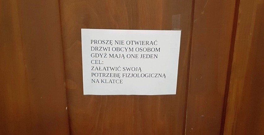 Ogłoszenia wiszące na klatkach schodowych to najprostszy...