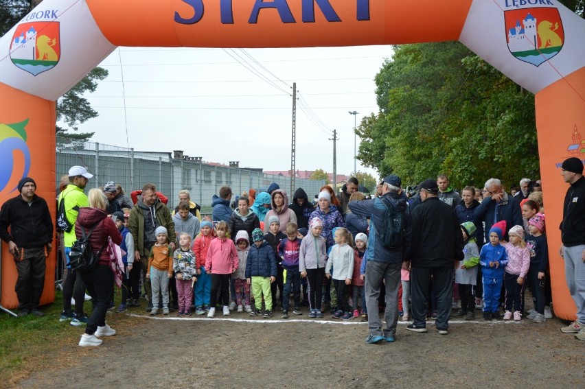 Lębork. Kapryśna aura nie zraziła dzieci do zaciętej rywalizacji w biegach Grand Prix