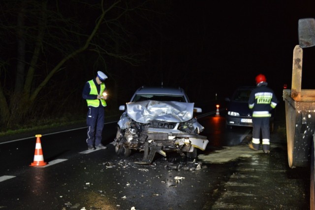 Uderzył w tył ładowarki
W sobotę późnym popołudniem miała miejsce kolizja na DW 308 pomiędzy Bonikowem a Sepnem. Osobowy samochód Volkswagen Passat uderzył w tył ładowarki Manitou. Jedna osoba poszkodowana została przetransportowana do szpitala. 

Więcej zdjęć: Bonikowo: Uderzył w tył ładowarki [ZDJĘCIA]