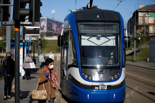 Rada Miasta Krakowa przegłosowała uchwałę w sprawie honorowania w komunikacji miejskiej biletów kolejowych 24-godzinnych.