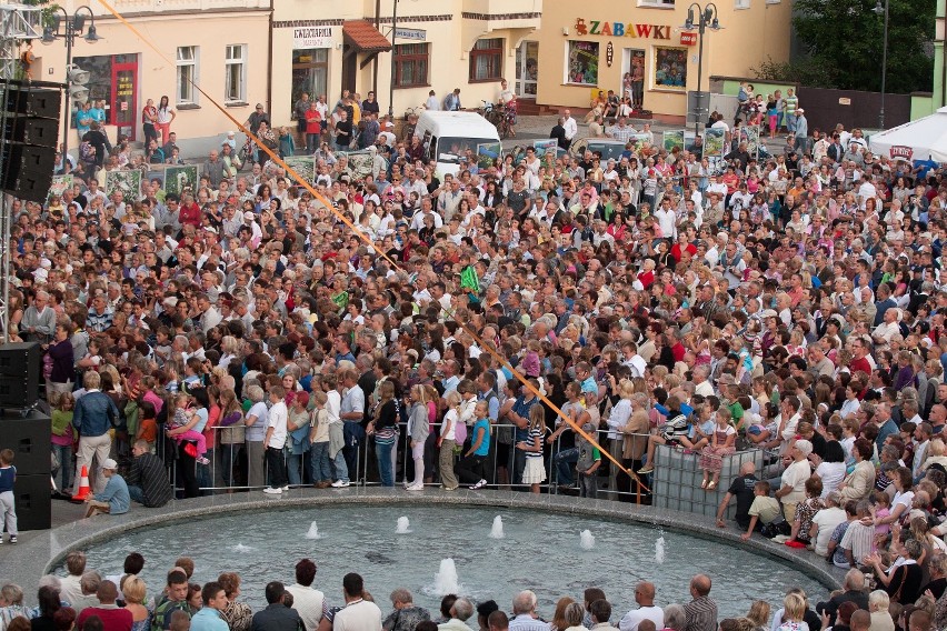 W 2010 roku tłum na Rynek w Wągrowcu przyciągnął koncert...