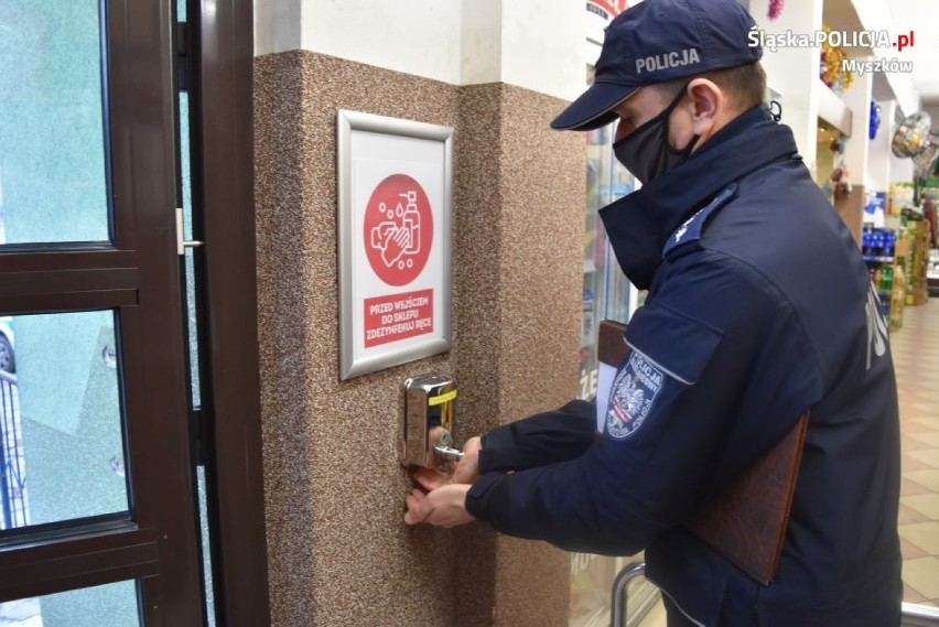 Policja i inspekcja sanepidu sprawdzali przestrzeganie zasad bezpieczeństwa w sklepach ZDJĘCIA
