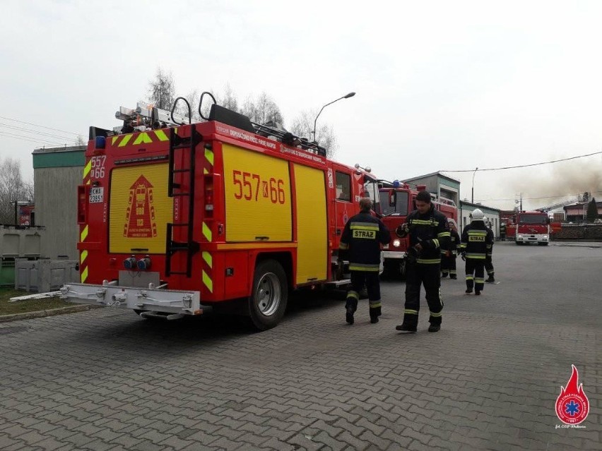 Kłęby czarnego dymu nad Wadowicami. Płonął zakład produkcyjny