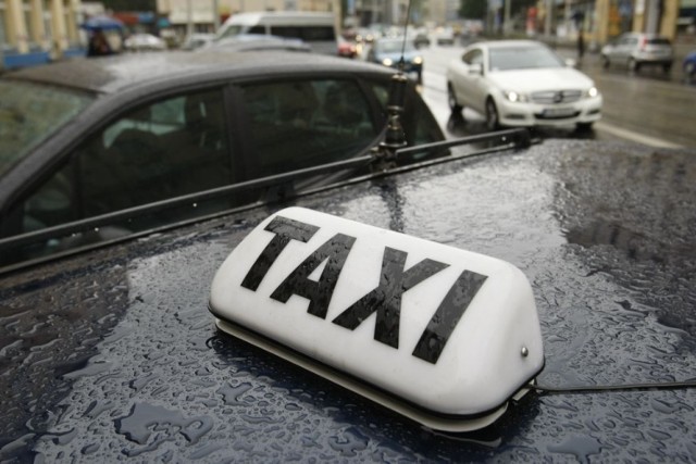 Zamość: Taksówkarz taranował taksówkarza