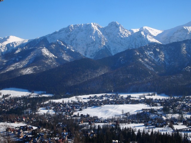 Widok na zaśnieżone Tatry