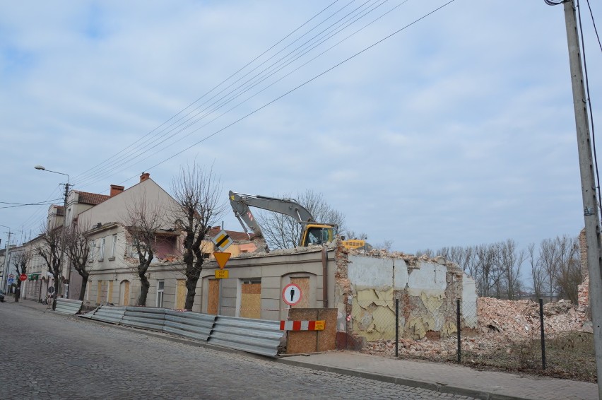 Kolejna kamienica znika z centrum Łowicza