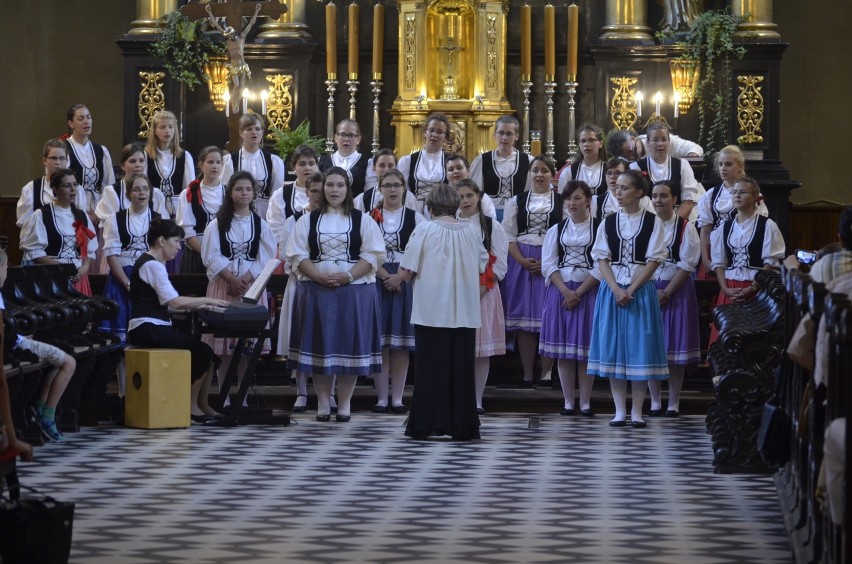 Koncert chóru żeńskiego z Węgier w Piotrkowie