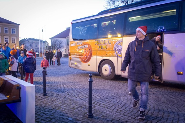 Mikołajki z koszykarzami Polfarmexu