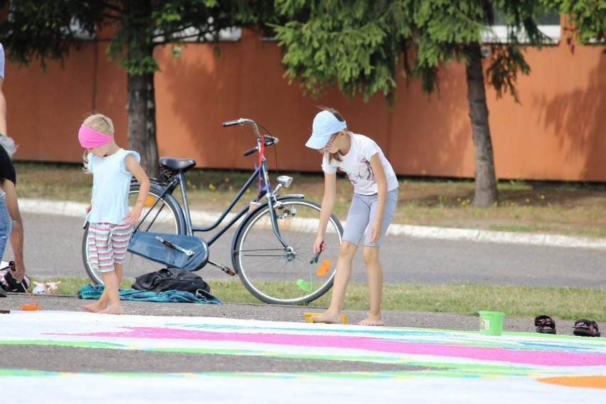 PoMaLoWiSko - pomaluj boisko!  Kolorowe boisko z artystą sztuki ulicznej Ra Kajol