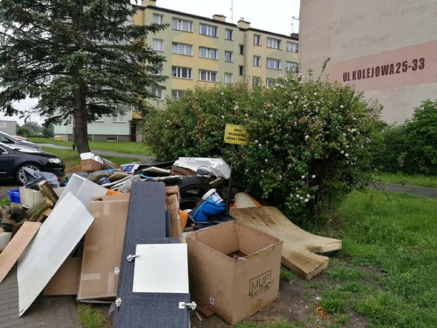 Śmieci jako główna "atrakcja" osiedla w Koszalinie? Zdjęcia internauty!