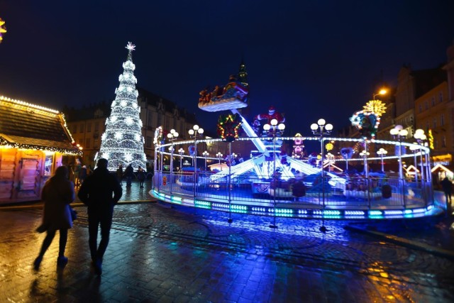 Jarmark Bożonarodzeniowy na wrocławskim Rynku będzie czynny do 30 grudnia.
25 grudnia - jarmark jest nieczynny
26 grudnia  - można go odwiedzać w godz. 14.00-21.00.