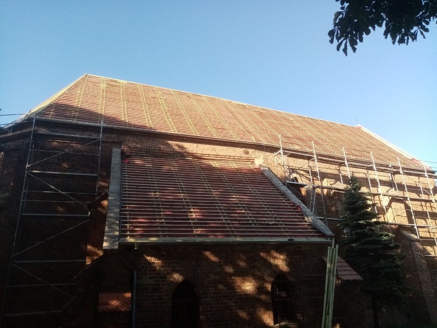Dobiega końca remont dachu kościoła pw. Świętego Mikołaja w Krzywiniu