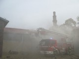 Pożar hali magazynowej na terenie byłych koszarów w Ostródzie [ZDJĘCIA]